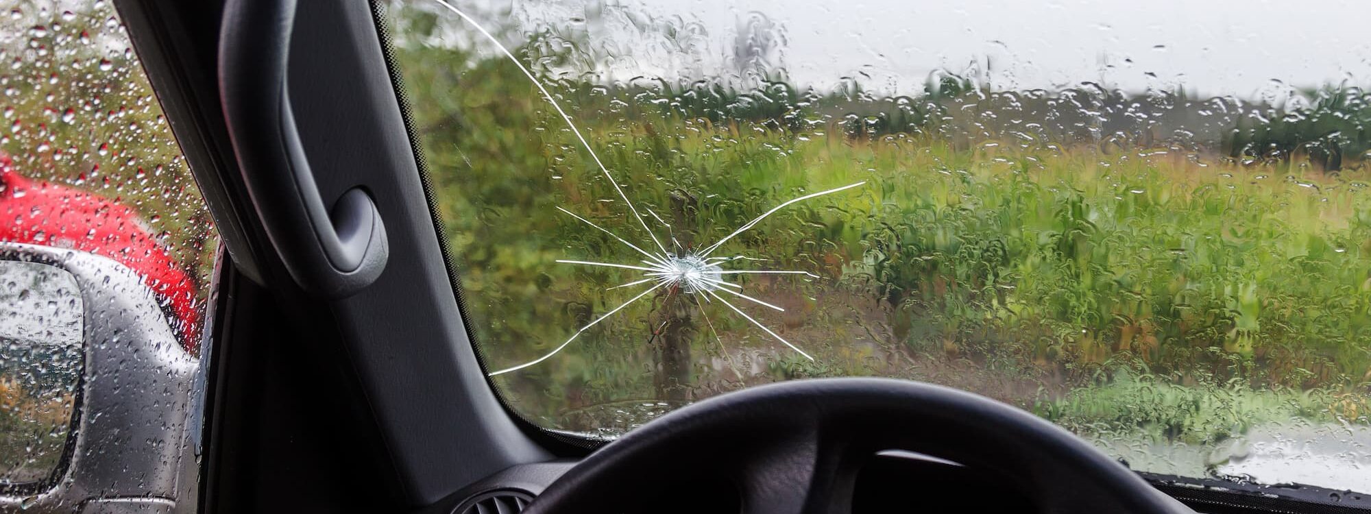 REPARATION_PARE_BRISE2 2000X750 | Alsa pare-brise Que faire en cas d’impact sur votre pare-brise ? Bischwiller